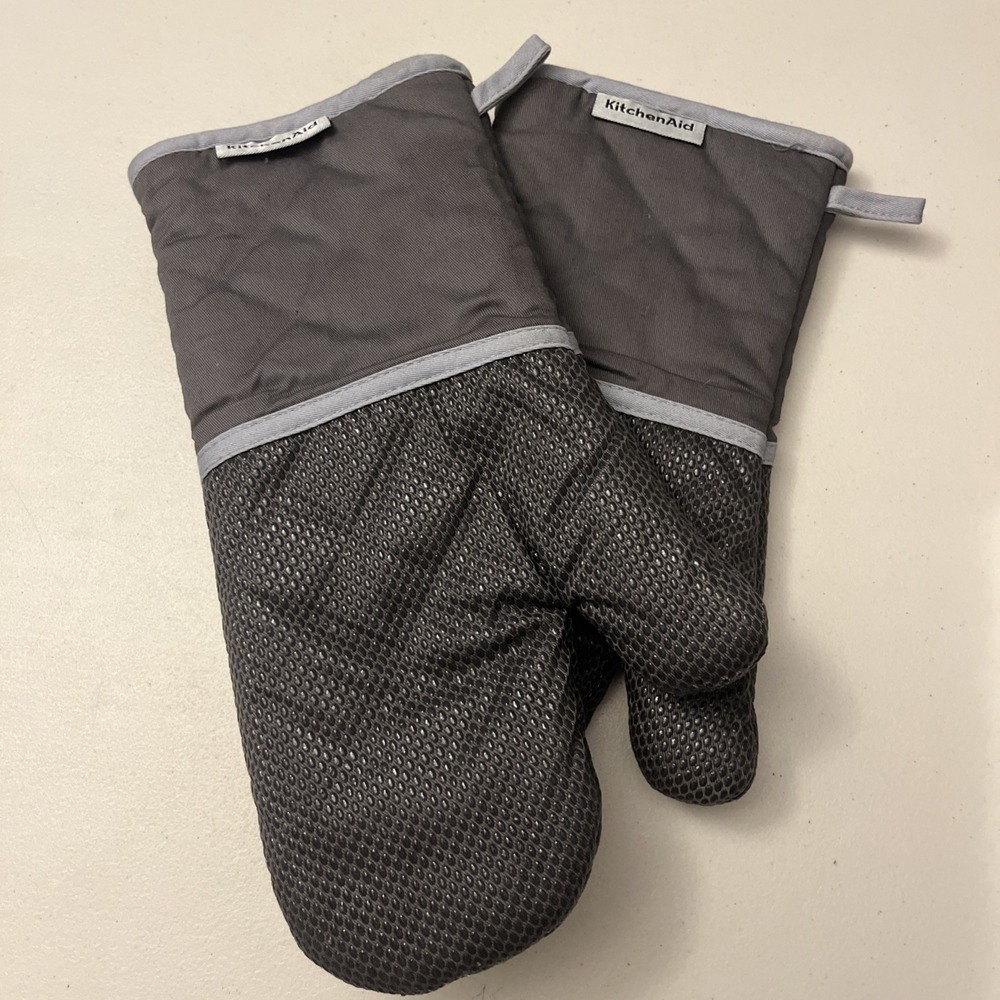KitchenAid Gray 2 Piece Oven Mitt Set 2 Gloves, Non-Slip Grips .